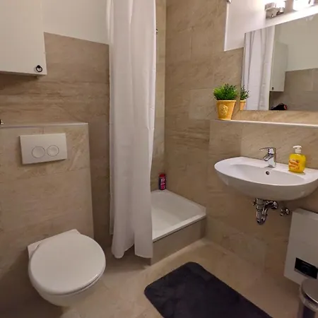 Appartement Renoviertes Inkl Tg Stellplatz In Düsseldorf